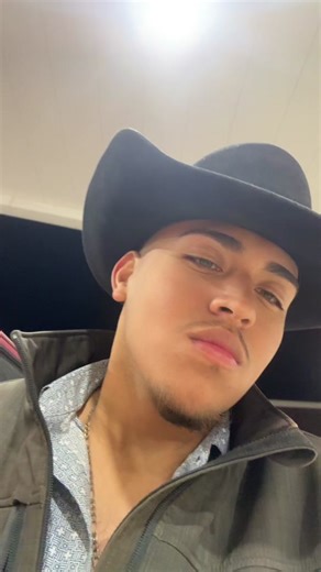 Explore Classic Cowboy Outfits for Western Style