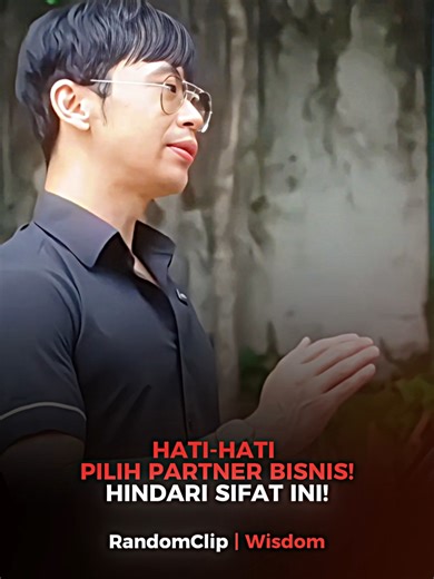 Hati-hati saat memilih partner kerja atau bisnis, karena mereka bisa jadi asset atau liability terbesar lo. 📉 Kalau ketemu orang yang Ga Transparan (suka main rahasia), Komunikasi Susah (respon siput), dan Ego Tinggi (merasa paling pintar), mending skip. Jangan taruh masa depan lo di tangan orang yang bahkan gak bisa ngalahin egonya sendiri. Mending kerja sendiri capek fisik, daripada kerja bareng tapi capek hati. Setuju? 🔥 @dhirajkelly #drdhiraj #dhirajkellyclip #PartnerBisnis #RedFlag #Toxic