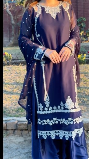 Zaineb | lifestyle & Outfit inspo on Instagram: "Tell me you love blue without telling you love blue ✨🦋"