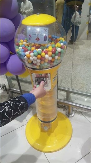LARGE YELLOW GUMBALL CANDY MACHINE DISPENSER #shorts #candy #satisfying