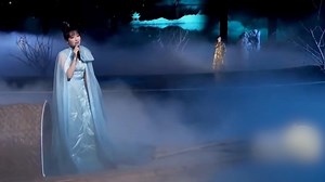 China's #MidAutumnFestival falls on the 15th day of the eighth lunar month, September 10 this year. CGTN is bringing the "Over the Moon – Mid-Autumn Festival Live Show" to global audiences to showcase the vigor and charm of traditional Chinese culture. The poem Nian Nu Jiao - Mid-Autumn Festival written by Su Shi, a great poet of the Song Dynasty (960-1279), was reinterpreted by famous Chinese singers Sa Dingding and Ayanga at the gala. | CGTN