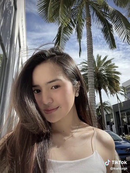 Beby Tsabina: Perempuan Tercantik di Indonesia