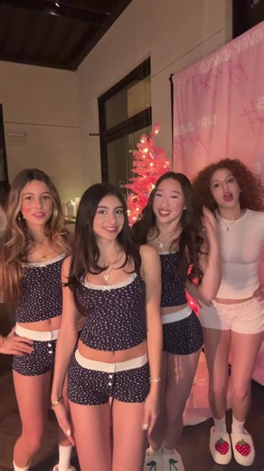 we were ready for the beat droppp @jacklynjd_ @Reagan To and Juli To @EverMatson @EvryJewels #evryjewelspjs #evryjewels #christmas #viral #trending