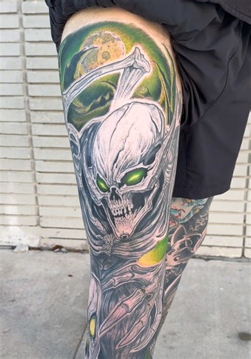 We got the final pass done on this original dark fantasy leg sleeve today. This was a really cool exercise in attempting to imply an original story with a single image. Who’s the hero? Who’s the villain? Where are they? It’s whatever you see. I’d love to do more projects like this. I can’t thank my clients enough for the trust and commitment. @hiddendimensionstudio #neworleans #louisiana #tattoo #legsleeve #neworleanstattooartist