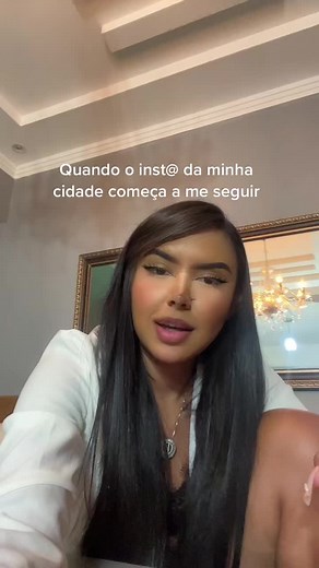 Understanding Personal Identity in Captivating Moments