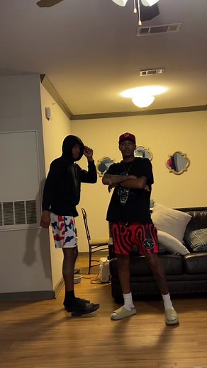 Gingerbread man 😎 #griddy #gingerbreadman #nardowick #fyp ft @relaxitsredd