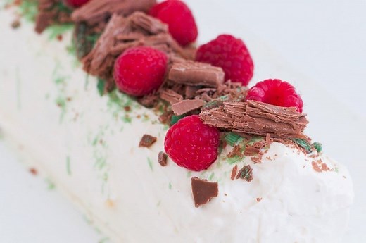 216K views · 1.4K reactions | Our classic Chocolate Ripple Cake is an all-time favourite Australian dessert made from whipped cream and chocolate ripple biscuits and decorated with Peppermint Crisp bars, Flakes and raspberries! Get the recipe here: https://bakeplaysmile.com/classic-chocolate-ripple-cake/ | Bake Play Smile | Facebook