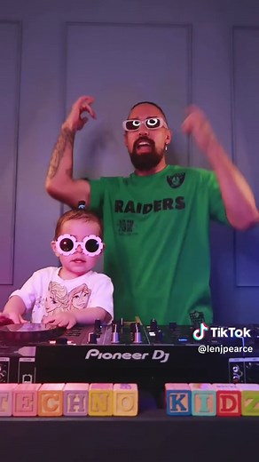 Kids Techno Dance Remix: Clap Your Hands