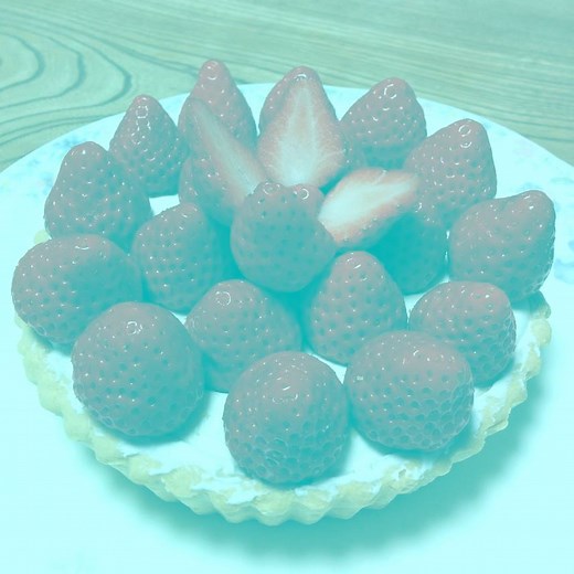 This Picture Has No Red Pixels—So Why Do the Strawberries Still Look Red?