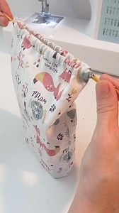 ✂️🧵🪡TUTO COMPLET EN COMMENTAIRE #pochon #coutureanglaise #frenchseam et méthode de calcul pour en faire à la taille que tu désires .#diyproject #costura #nahen #couture #facile #easy #sewing #costurafacil #passoapasso | Christelle Mathieu
