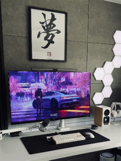 Monochrome Gaming Setup Vibes: White & Black PC Setup