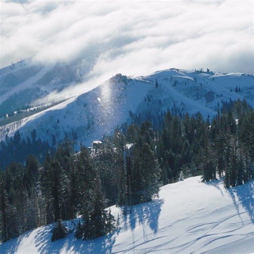 Don’t miss your chance. Secure ski-in/ski-out lodging at Deer Valley and wake up on the mountain. ⛰️ | Deer Valley Resort