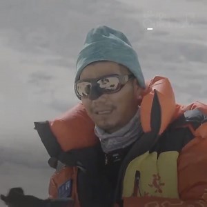Zhang Hong has become the first blind Asian — and only the third blind climber ever — to scale Mount Everest. And he's not stopping there 👇 | Bloomberg Originals