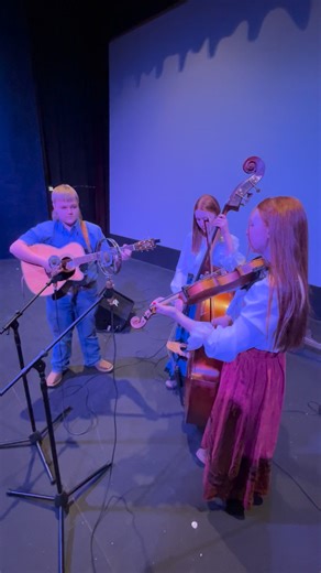 The Melba Theater Batesville, Arkansas Friday, December 19th, 2025 #gravelyardband #thegravelyard #arkansasbluegrass #fiddle #banjo #bluegrass #oldtime #theater #music #musiclife #musicians #aaronfarris #arkansas #musiciansofinstagram #batesvillearkansas #livemusic #christmas #concert #christmas2025 #christmasmusic #christmastime #ar | The Gravel Yard