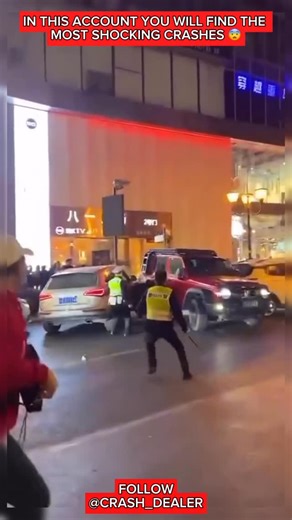 Viral crash on Instagram: "💀¿What do you think about this?👇🏼 Follow (@crash_dealer ) for more 💯 Leave your opinion in the comments (I read you)📥 ⚠️Defensive Driving Information: 🚧Road Accident Prevention: Staying safe on the road requires a combination of awareness, attention, and defensive driving strategies. By adopting these habits, you can significantly reduce your risk of being involved in an accident. 1. Stay alert and focused. Avoid distractions: Refrain from using your phone while 