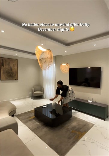 📍Locus Avenue, East Airport Our 3 bedroom townhouse is designed for those who appreciate space, comfort, and modern living. Enjoy the ease of city access while relaxing in a serene gated community this festive season. Book ahead for your December stay. Call/WhatsApp:  233 20 055 7704 /  233 20 055 8117 WhatsApp only:  233 50 777 2693 Or DM us for more information. 🎄 #fyp #locusestate #airbnbaccra #eastairport #ghanatiktok🇬🇭