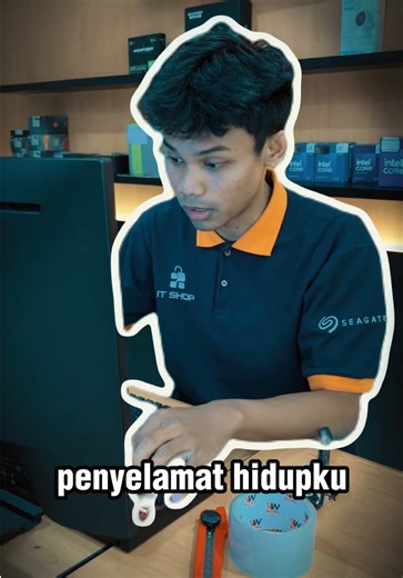 GPU MATI TOTAL? 😱 Jangan panik dulu! Aku kena Video TDR Failure, tapi pas cek ke toko komputer hardware aman. Solusinya cuma ROLLBACK DRIVER! Pelajaran yang bisa di ambil Simpan nota & cek software sebelum klaim garansi. Pernah update driver malah error? #RakitPc #RAM #GPU #Techtok #Techtalk