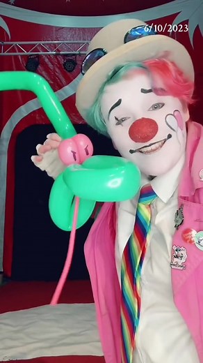 How to Make a Snake Balloon: Balloon Animals and Fun Clown Balloons