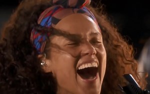 Empire State of Mind LIVE (HERE in Times Square) Alicia Keys & Jay-Z
