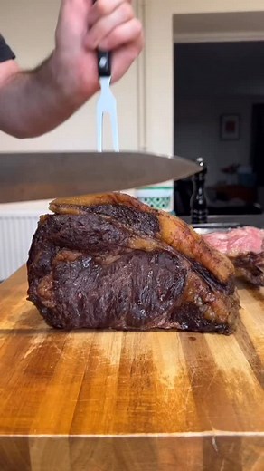 375K views · 846 reactions | REVERSE SEARED PRIME RIB A prime rib is a classic dish to serve at Thanksgiving & Christmas and reverse searing it is the best way to cook it! Here’s how I do it! The full step by step guide can be found on my blog as well as my Guinness gravy recipe. #primerib #thanksgiving #reversesear #roastbeed #steak #saltbuttersmoke | Salt Butter Smoke | Facebook