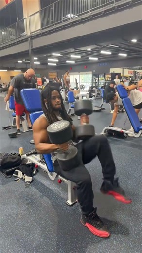 Gym Bloopers😂😂😂 . . . . . . . #gymhumor #gym #viral #bloopers #funny #viralvideo #gymto - @1plutofit