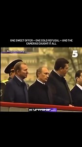 In October 2004, during a parade in Kyiv marking the 60th anniversary of liberation, a brief and seemingly trivial interaction became one of those strange political moments that lingers far beyond the event itself. As leaders stood observing the ceremony — including Russian President Vladimir Putin, Ukrainian President Leonid Kuchma, and Prime Minister Viktor Yanukovych — Yanukovych casually pulled out a piece of candy and placed it in his mouth. Then, almost playfully, he began offering sweets 