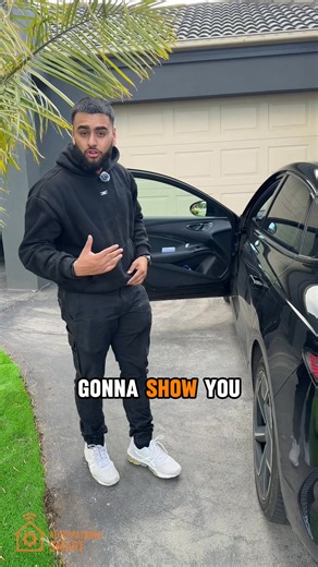 Keys? Remotes? Forget them. Siri opens my garage AND unlocks my door - all from the car. This is home automation LEVELLED UP. * #SmartHomeTech #GarageDoorAutomation #SmartLockV2 #HandsFreeLiving #CarPlayCompatible #AndroidAuto #SiriCont #HomeUpgrade #AutomationsSmart | Automations Smart | Facebook