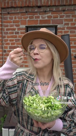 Surówka z młodej kapusty — prosty przepis