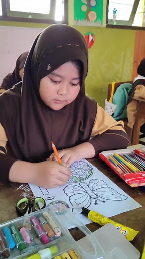 Membuat Gambar 3D Krokotak untuk Anak SD