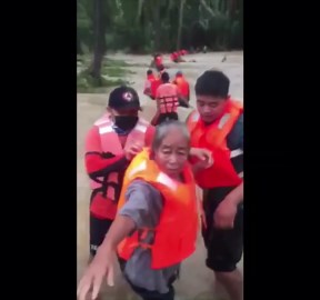 More than a dozen people killed as cyclone hits Philippines