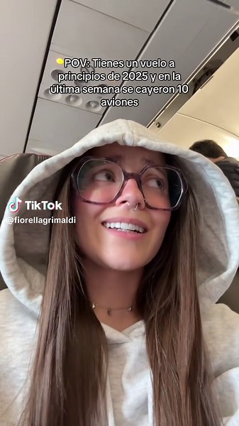 Vuelo a 2025: ¡10 aviones caídos! #humor