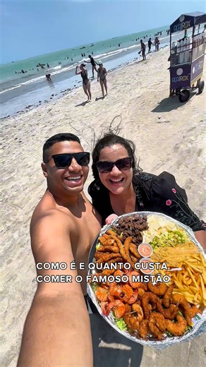 ⤷ JANAÍNA & FLÁVIO | VIAGEM E GASTRONOMIA on Instagram: "COMO É E QUANTO CUSTA COMER O FAMOSO MISTÃO EM MACEIÓ 🦐🏝️ (‼️ já salva para não esquecer) 📍 A barraca do @paraiso_das_aguas22 fica na praia da Pajuçara, em frente ao Restaurante Terraço. 🤑 O mistão para 4-5 pessoas custa R$150,00 e vem camarão acebolado e empanado, isca de peixe empanada, filé acebolado, vinagrete, farofa, batata frita ou macaxeira e abacaxi. 👉🏽 Já compartilha com quem vai comer esse mistão com você e para mais conte