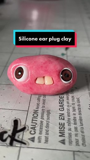 Mixing silicone ear plugs with silly putty and flocking fiber. It won’t melt like quake hold gel. #nickpainting #sillyputty #silicone #weird