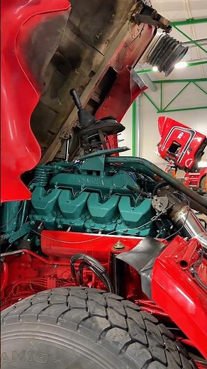 Just rebuilt this old-school Scania 143 V8 engine.🔥🔧#Scania #v8power