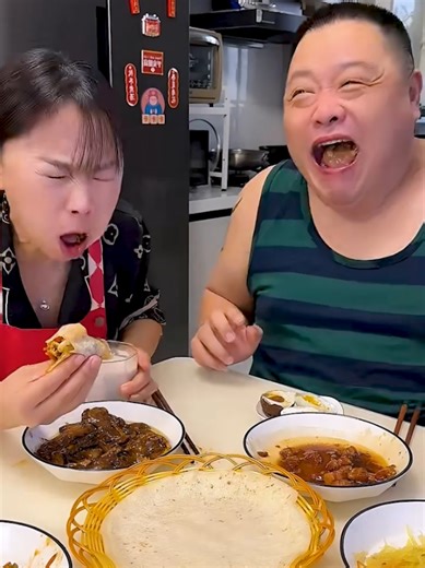 Hilarious Husband and Wife Eating Challenge Video