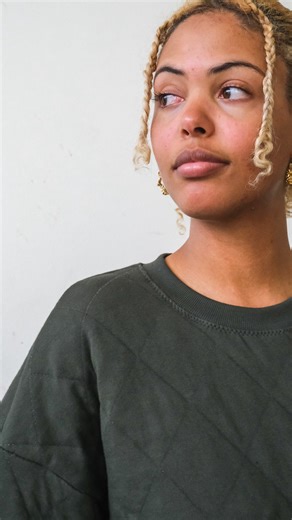 Lyrical Fabrics on Instagram: "Here she is, the Quilted Cotton Jersey Sweatshirt with matching rib used in the cuffs and neckband. Shale sewed the new Lizabeth Lounge top by @highcountrywomen , sized up one size and added 3” to sleeves (she’s 5’9”). We love that this thoughtful pattern includes different pattern pieces for using ribs versus self fabric for the edges. So comfy and loungey!"