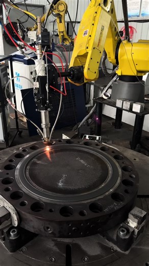 Laser Cladding with Inconel 625 ✔ Multi-layer laser cladding ✔ Material: Inconel 625 powder ✔ Total thickness: 6.5 mm ✔ High corrosion & high-temperature resistance Reliable surface engineering for demanding applications. 📩 DM us for your project. Hashtags #LaserCladding #Inconel625 #NickelAlloy #IndustrialCoating #Manufacturing