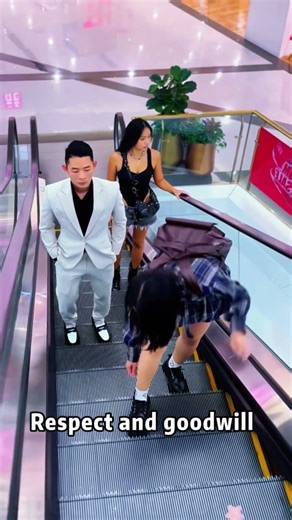 Social experimentr: kindness doesn't needtowaitr'#socialexperiment#touching #moving #blind#respecta