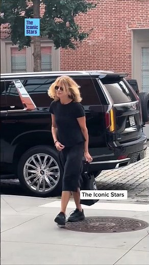 Meg Ryan spotted shopping in NYC 🖤🛍️✨ #megryan