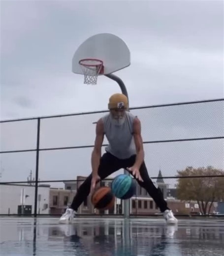 Rainy day at the half courts. Playing around with double crossovers. @converse #allstar @reebok #basketball #crossovers | John de Pencier