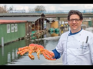 Ausbrechen einer Königskrabbe / King Crab