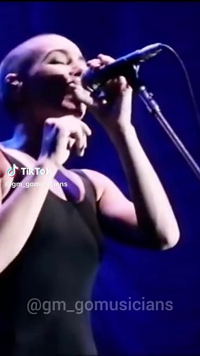 Sinéad O'Connor Live Performance of Nothing Compares 2 U