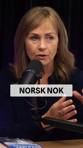 Hva har jeg egentlig vært med på, spør vår gjest, adoptivmor Kristin Molvik Botnmark. Trebarnsmoren har adoptert to barn fra Sør Korea og da sønnen hennes begynte å spørre om sin egen historie bestemte hun seg for å finne ut av hva hun hadde vært med på. Resultatet ble en kritisk bok, «Adopsjonsoppgjøret», og hun ber folk som planlegger utenlandsadopsjon om å tenke seg veldig nøye om før de gjør det. #barn #unge #psykiskhelse #sisumedskadbergoglie #åpenhet #sisupodden #mentalhelse #snakkomdet #f