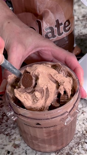 Frostline makes at-home treats easy & delicious! Check out this tasty Chocolate Peanut Butter treat!