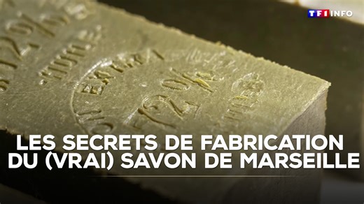 🧼 Sur le Vieux-Port de Marseille, il est partout, de toutes les couleurs et de toutes les senteurs. Le célèbre savon de Marseille est le souvenir qui se vend le mieux en Provence. Comment est-il réellement fabriqué ? Comment être sûr de son origine ? Voici nos conseils. | TF1 INFO