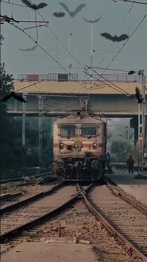 india 🇮🇳 new train 🆚 old train#trending#video #train