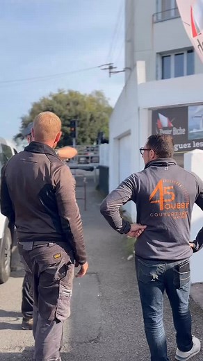 On cherche notre future perle rare 🔎 45° OUEST, c’est une équipe de 20 pros soudés, une ambiance conviviale et la fierté du travail bien fait. Notre pôle maintenance et petits travaux est en pleine croissance 🚀 Et on cherche un chef d’équipe (H/F) prêt à prendre les commandes : quelqu’un de terrain, capable de garder le cap et de faire avancer les projets avec rigueur et bonne humeur. 👷‍♂️ Ta mission : Sous la responsabilité de ton chargé d’affaires, tu pilotes les interventions de maintenanc