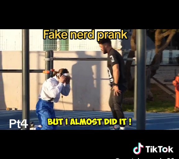 Outdoor Gym Prank: When Calls Disrupt Workouts