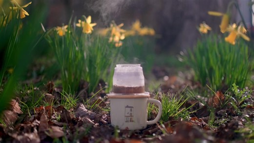 Feels like spring… Coffee among the daffodils brewing Kobean Julie Madrid Colombian nitro watermelon culture, Caturra, on the Orea Z1. A minimal kit, dog walk brew made possible built in Melowdrip, because good coffee doesn’t need to be complicated. SN•DR #homebarista #coffeeoutside #pourover #coffeerecipes #filtercoffee • coffee in the park • daffodils • spring time • spring sunshine • dogs • coffee in nature • outdoors