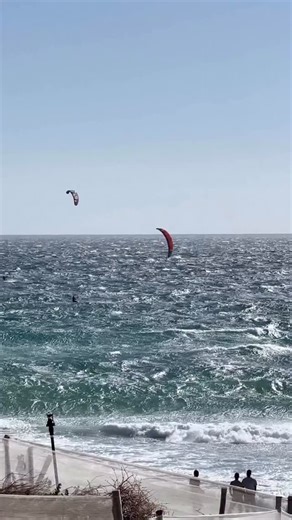 In case you missed it over the weekend… NZ member and ultimate send-it king, Hugo Wigglesworth, just became the first person in the world to hit 40m on a kite! 😱🙌 Welcome to the 40m club, Hugo! Reshare • @hugo.wigglesworth Made History Today!!🚀🔥 #flysurferkiteboarding #flysurfer #40mclub #sendit #bigair | Kiteboarding Australia
